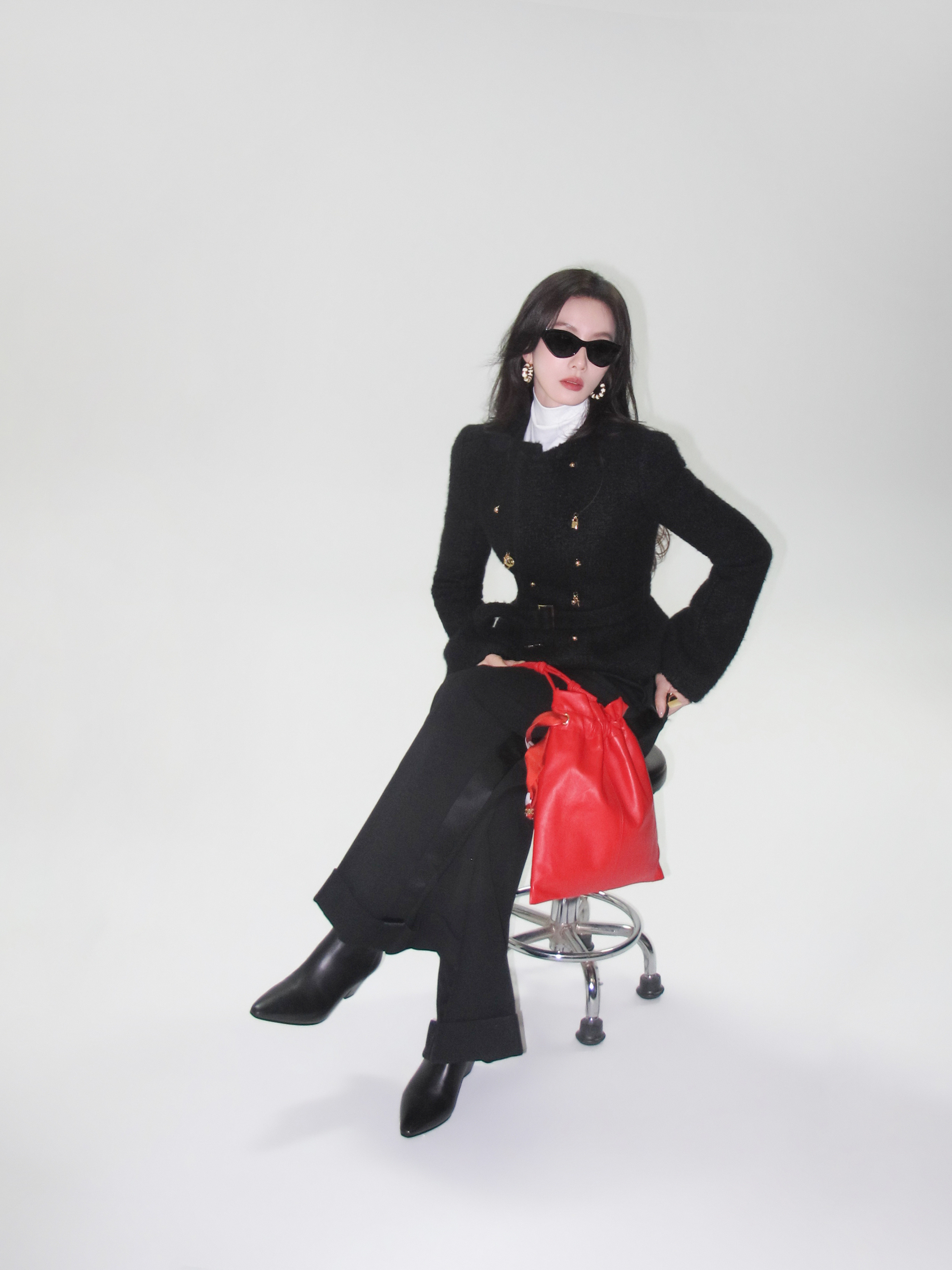 刘诗诗 板报速报 今日份的小惊喜，是又酷又飒的诗诗