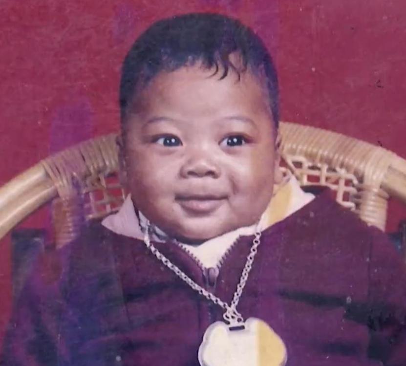 2000年8月，上海老太，在买菜的路上，捡到一名弃婴，儿女们一致反对！然而，老太