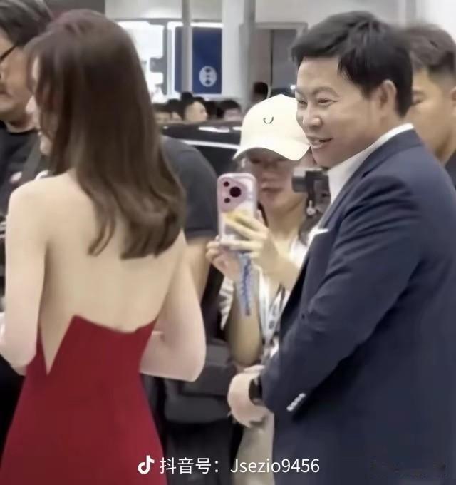 离谱！几十万买的问界汽车，造车的赛力斯居然还亏钱。现在买问界的车主，大部分