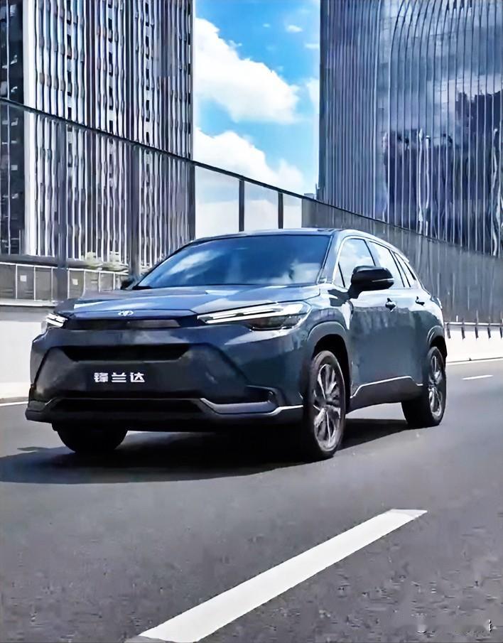 首先被动安全这块，真的一点不糊弄！全系标配7个安全气囊，前排、侧方、头部都覆盖到