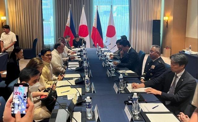 美国官方语气变怂!美国战争部长赫格塞斯终于说了一句清醒的话;记者问他,现在美国最