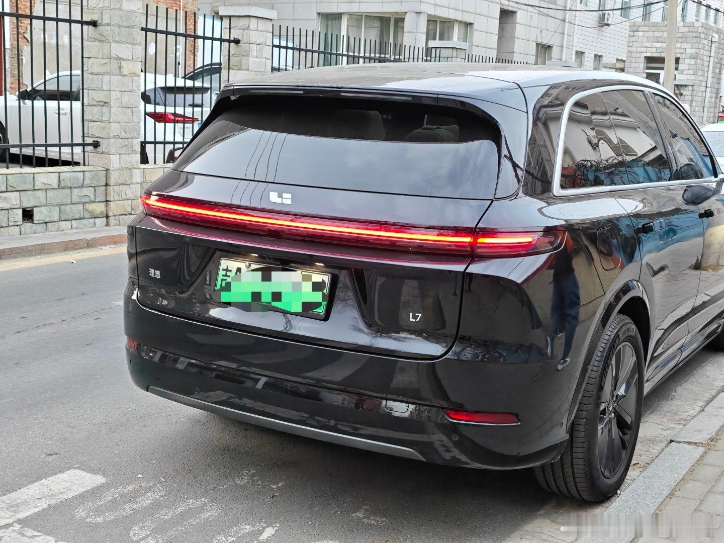 理想现款车里面理想l7最好看①整体饱满流畅，立体有层次②D柱大倾角形成溜背感，