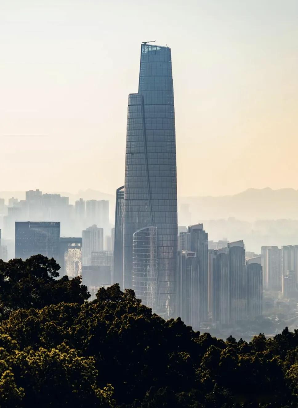 2026年，重庆城市天际线迎来里程碑时刻。由万科主导开发建设的重庆陆海国际中心项