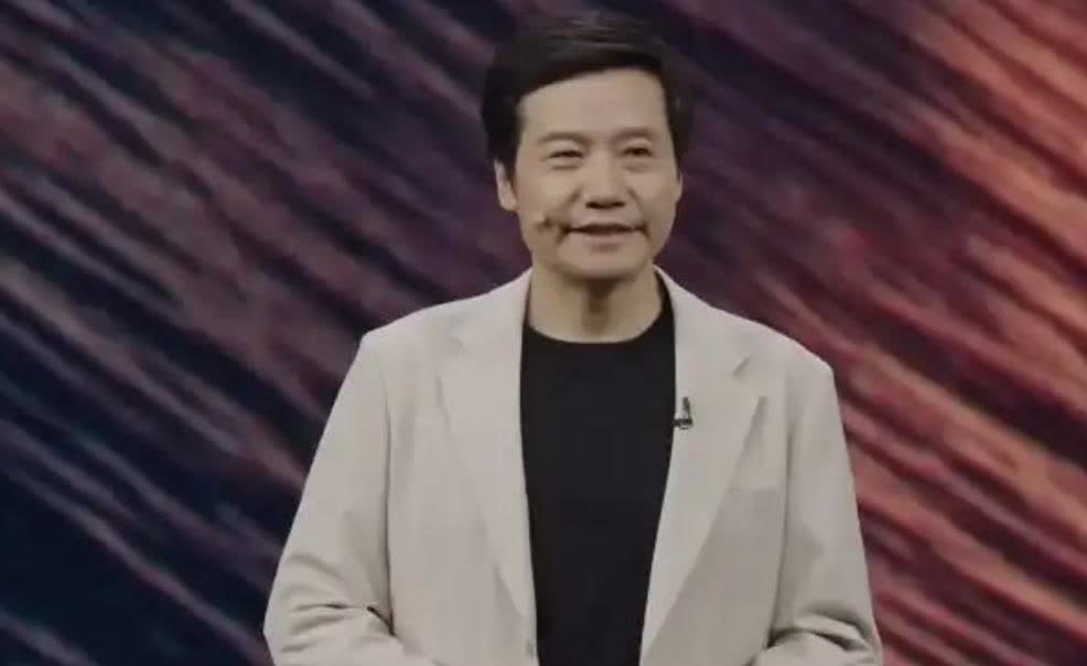 小米YU7，绝对会大卖，销量超过SU7，基本是铁板钉钉的事。不管是造型，