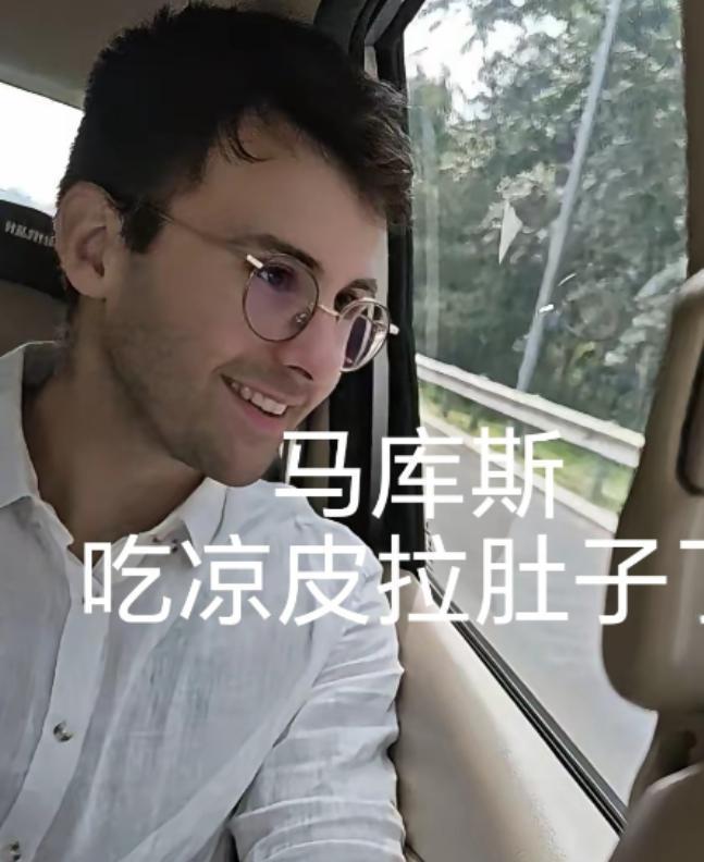 给中国捐献日本罪证相册的小伙也来中国了！不过这次这个小伙不是来参加阅兵仪式的