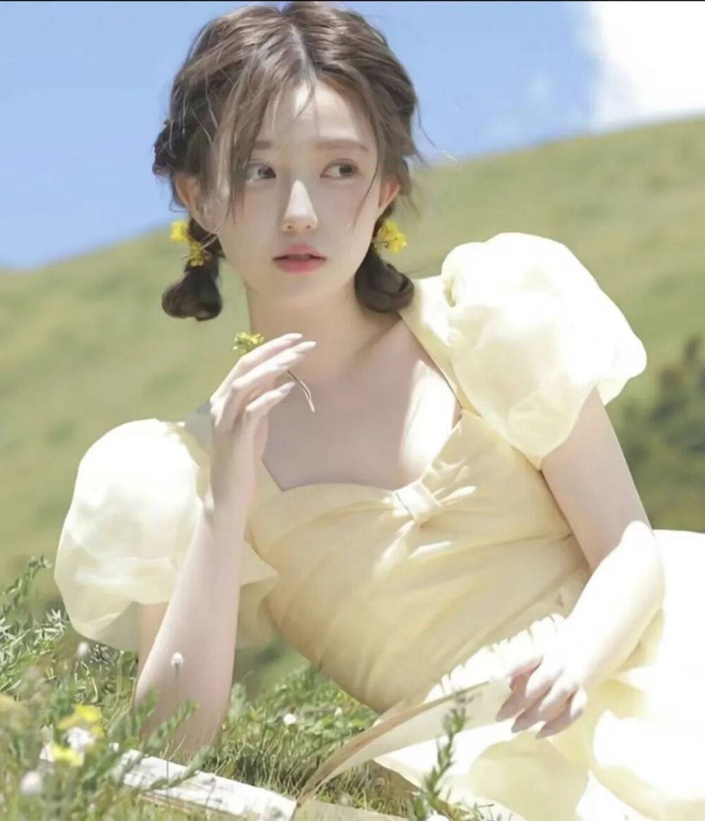 气质比年龄重要，微笑比颜值重要，开心比爱情重要。​​​​