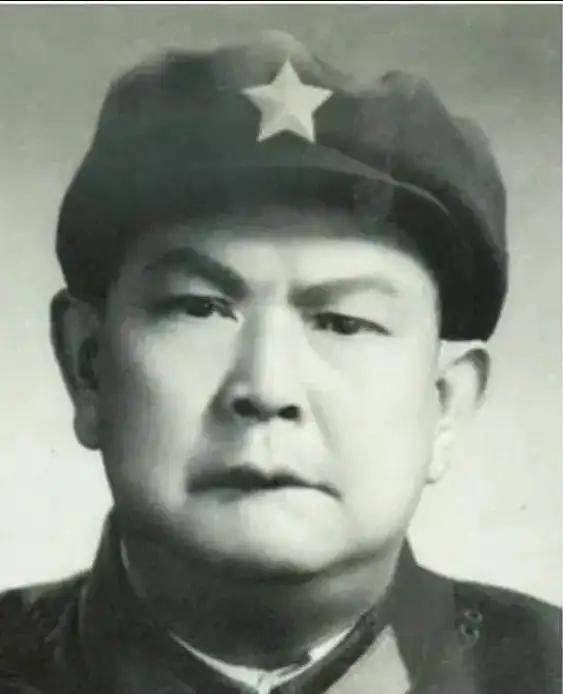 1941年，新四军参谋带着2个伤员打游击，3人总共才1条枪，谁知短短4年，这个参