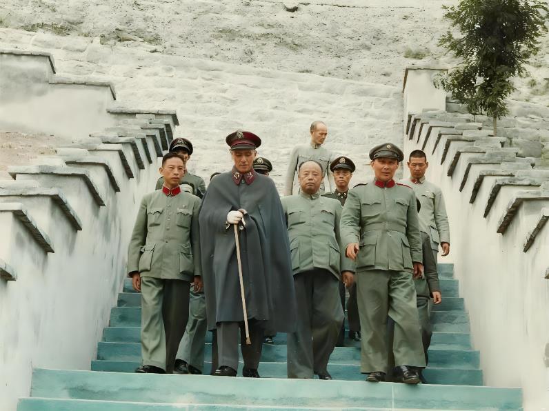 1947年3月，胡宗南率国民党军占领延安（中共主动撤离，延安已成空城）。当年8月