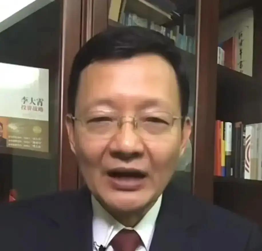 你看把李大霄都激动成啥样了。他说得越热闹，我越想提醒一句：别急着冲。牛市这