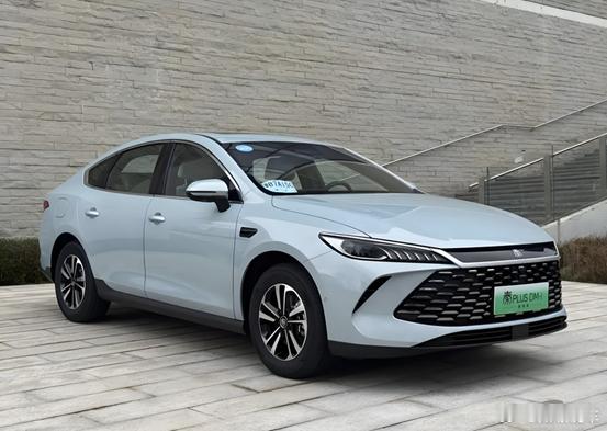10万预算，银河L6与秦PLUS该如何选择？10万km后显差距2024年比亚迪秦