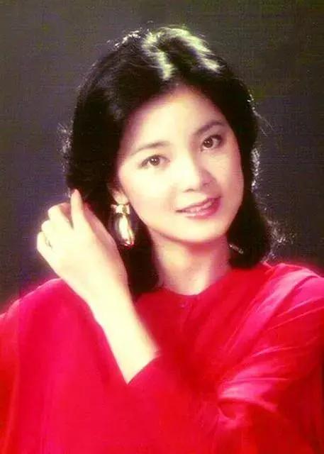 永远的邓丽君，邓丽君的一生堪称完美，始终留下四个遗憾；第一个，没有来大陆演曲，