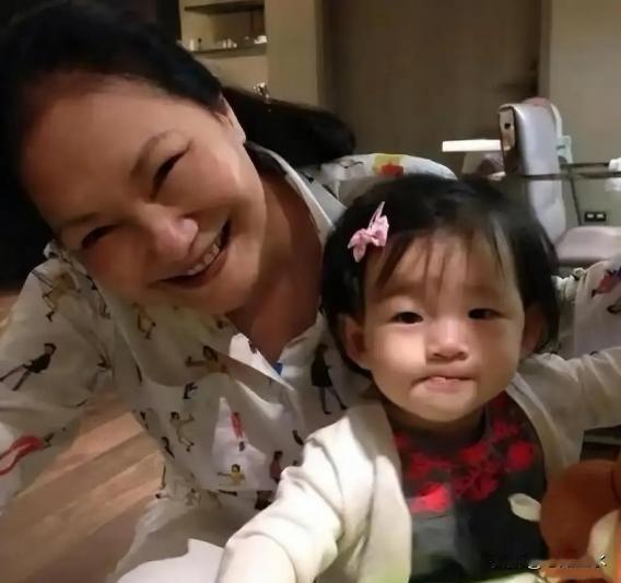 说实话，看到小玥儿这事，心里挺不是滋味的，这孩子12岁了，很多事她门清她心里