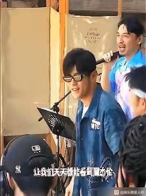 都以为昆凌是去《中餐厅》秀恩爱的，其实压根不是周杰伦深夜飞到清迈，没打扰任何人，