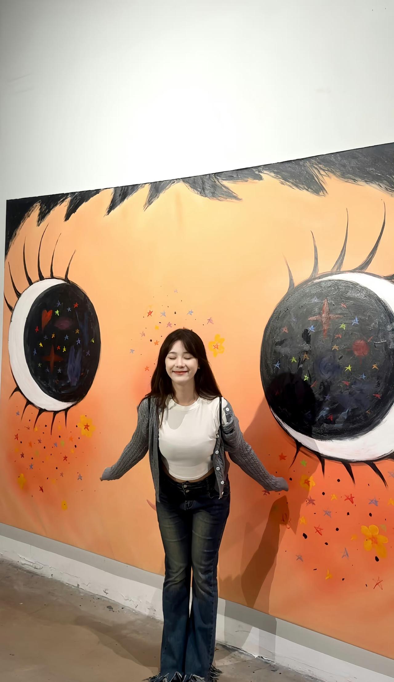 在上层社会女人像猫一样乖巧温顺在下层社会女人像狗一样呲牙咧嘴