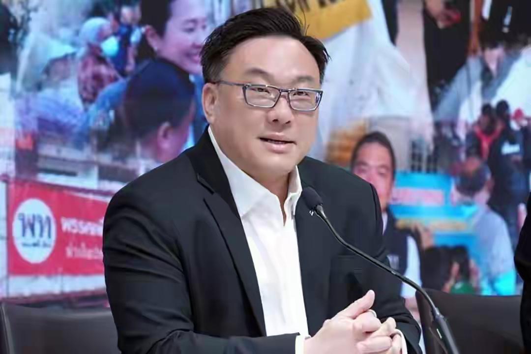 泰国为泰党公布2026竞选总理三人名单，老将新秀同台竞逐，他信侄子参选成焦点。