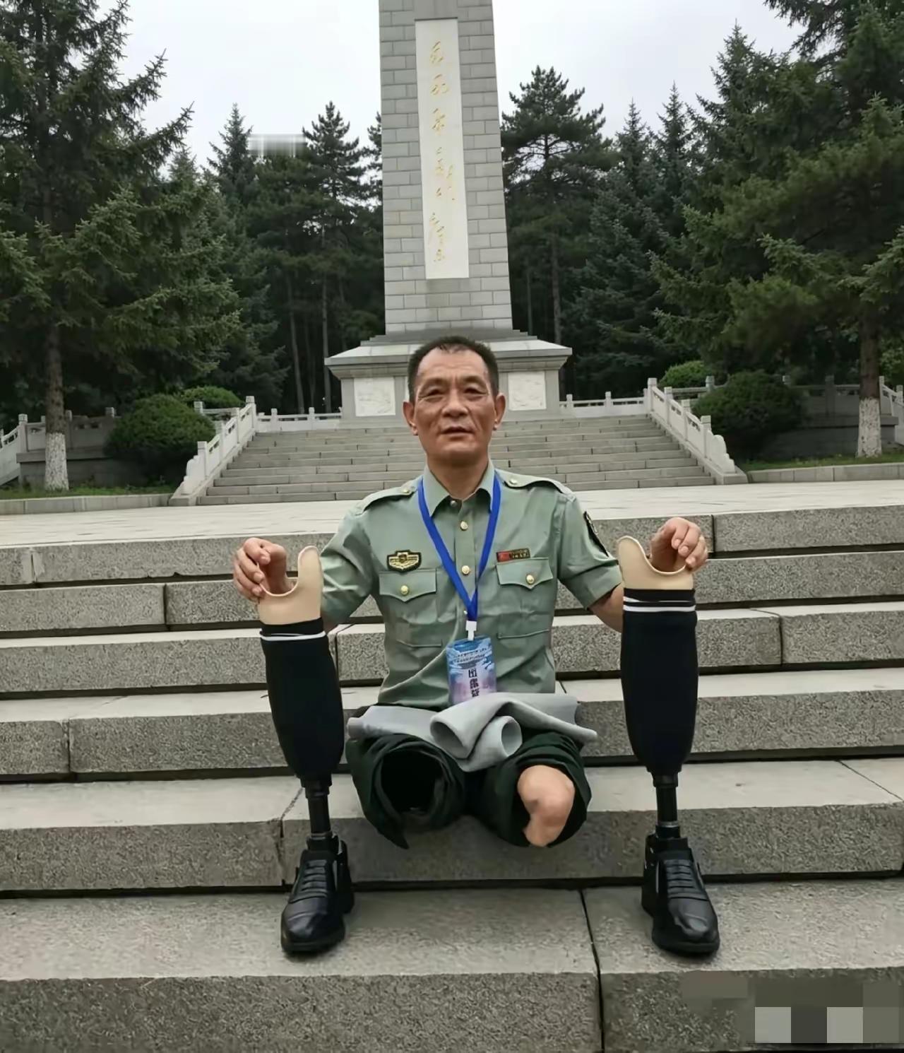 🌛没想到这个双腿被炸断的老兵，不仅没靠国家供养，还拿了两块全国残运会金牌，