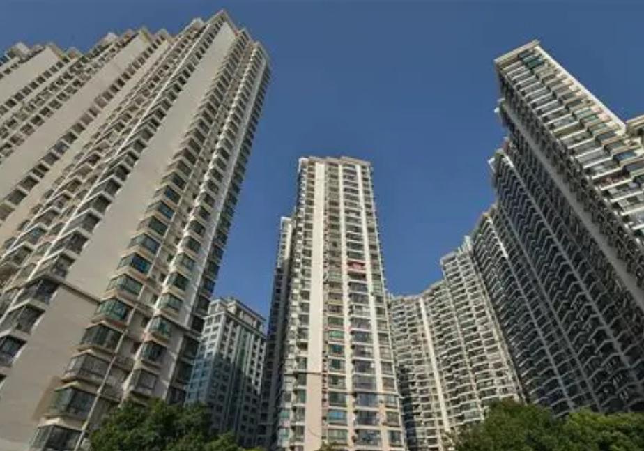 为什么我国这么多高层住宅，真的缺土地吗？其实咱国家真不缺地，但缺的是“城市里