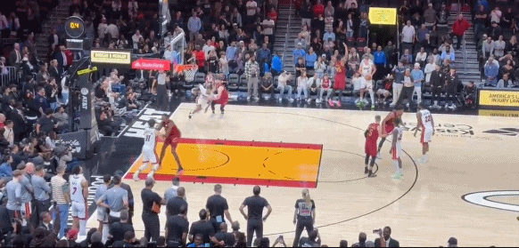 太杀人诛心了，热火140-138险胜骑士，这场比赛威金斯这个球太杀人诛心了，骑士