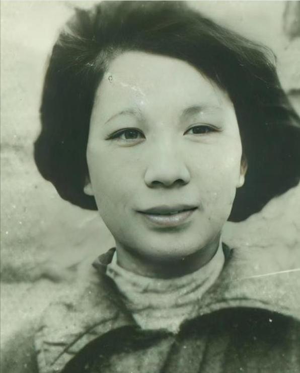 1949年，渣滓洞大屠杀中，盛国玉在枪响前倒地装死，不久，特务进来补枪，谁料，他