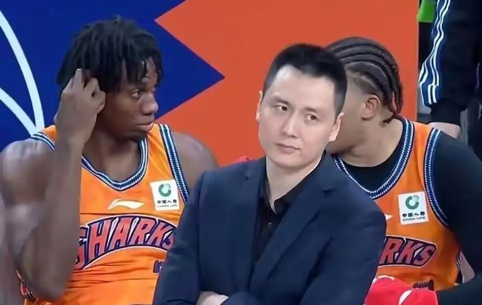 理性分析，上海男篮本赛季夺取3个冠军。北京时间2月9日，CBA杯赛半决赛继续