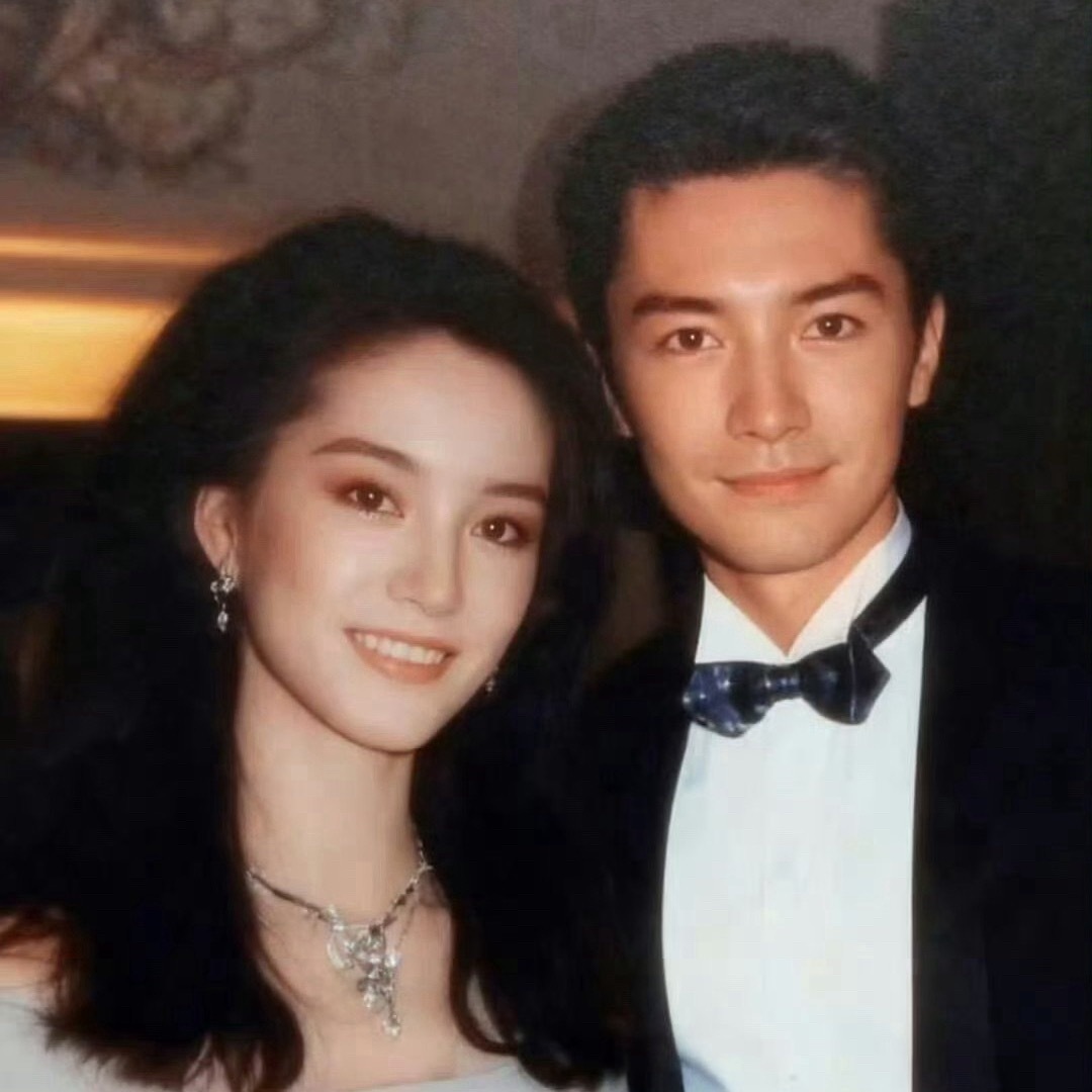 尊龙和林青霞年轻时，这脸太权威了​​​