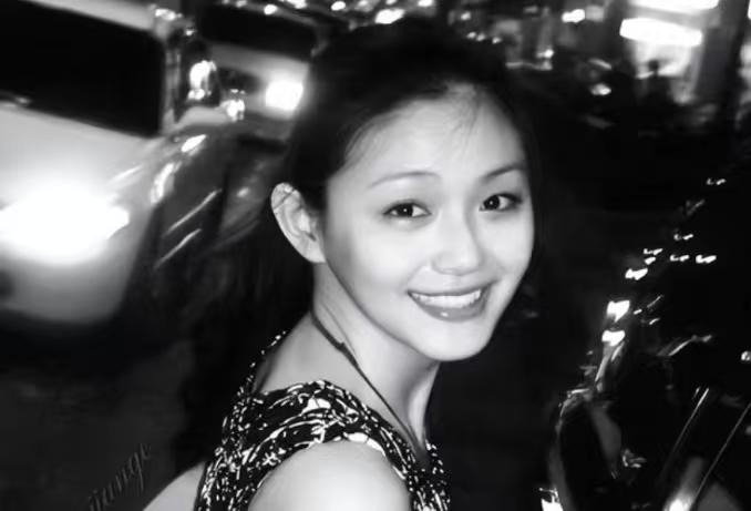 你们说，大S事件，为什么老具出现频繁陪伴行为，不是因为他足够深情，而是因为一