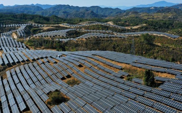 英媒：中国最让人佩服的，就是美欧联手绞杀中国光伏，还能够翻身尚德产品九成以