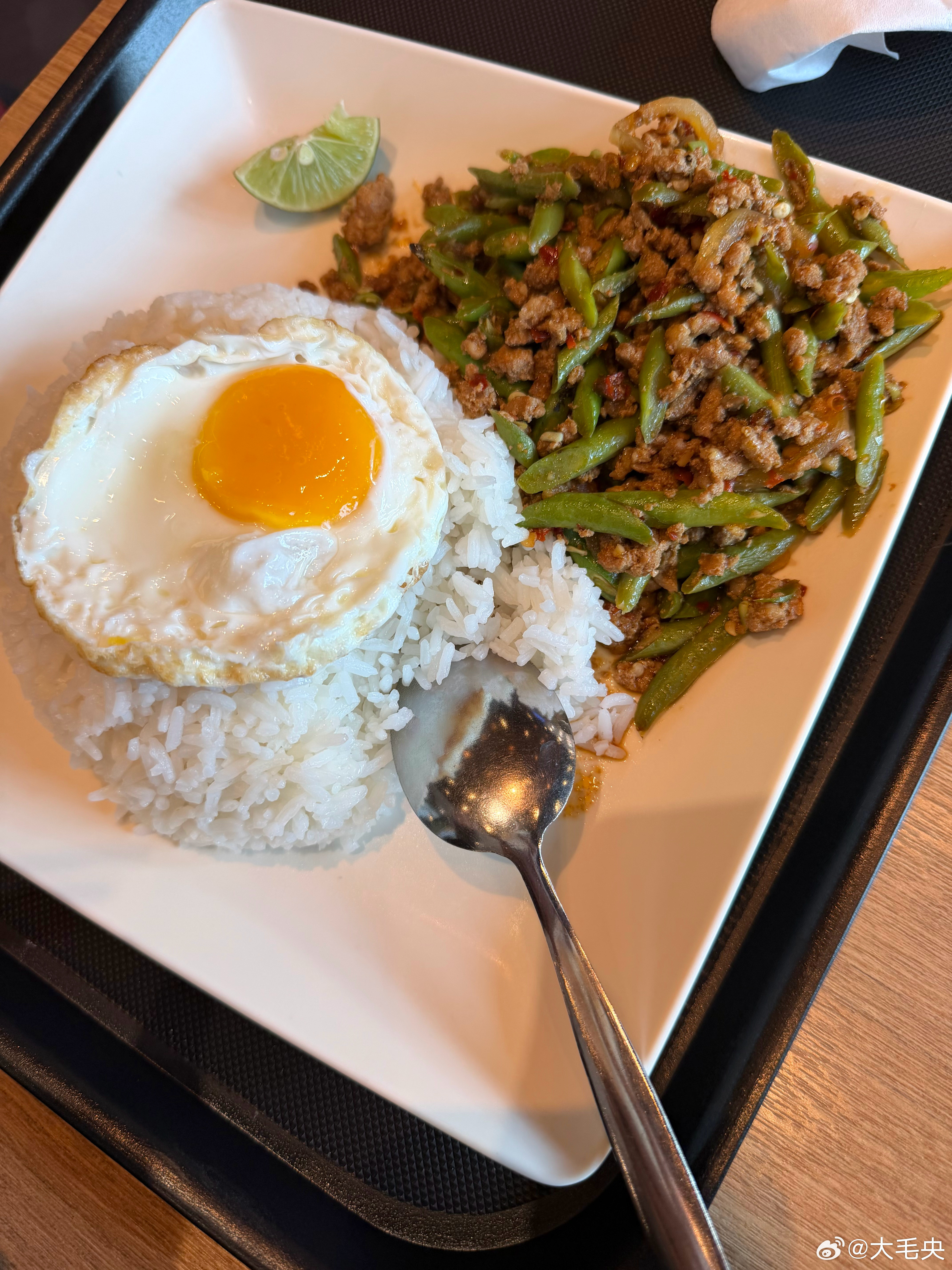 喜欢可以看海的学校🏫ps港大的饭怎么会这么好吃？p6我惦记一整天🙂↕️吃商极