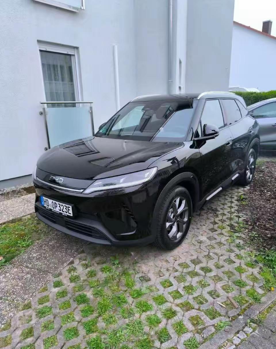 1550%的增长。在德国，奔驰宝马的老家。等一台比亚迪，要小半年。我刚看到这