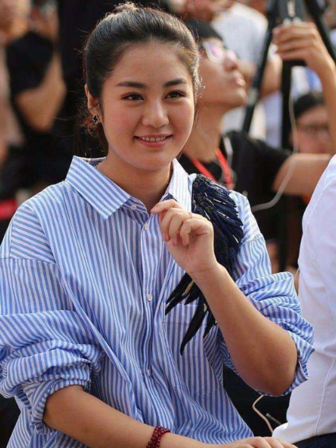 2015年，“王小蒙”不顾赵本山的挽留，执意要嫁给身价过亿的富豪，大婚当天，赵本