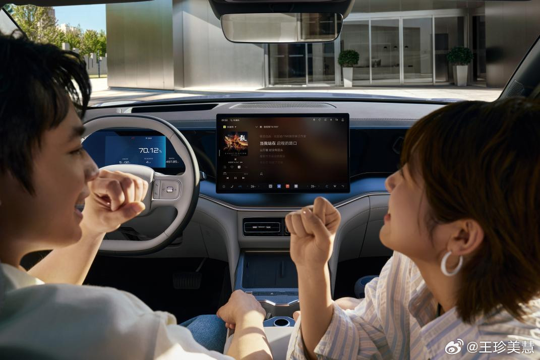 比亚迪宋UltraEV今天正式上市了，起售价15.19万！这车最大的亮点就是解