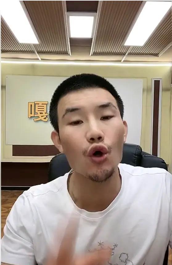 标题嘎子哥1分钟视频报价25万：明星商业价值的另类解，一则关于“嘎子哥”谢孟伟的