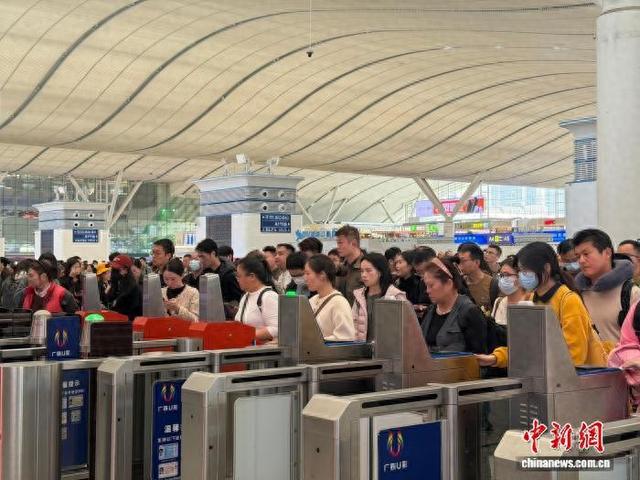 “成绩单”亮眼! 今年以来广深港高铁跨境客流已破百万