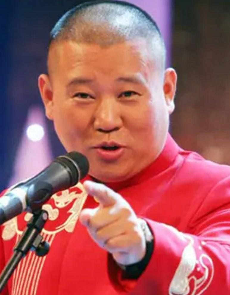 曹云金直播破千万观看，却对着镜头问：你们凭什么骂我十年？他提到郭德纲时声音很平