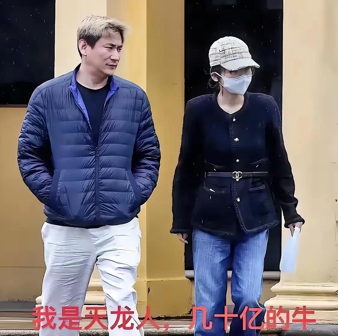 张泽群妻子去国外后，拉黑了张泽群，不见。可还是被张泽群的朋友找到。这个杨某兰，想