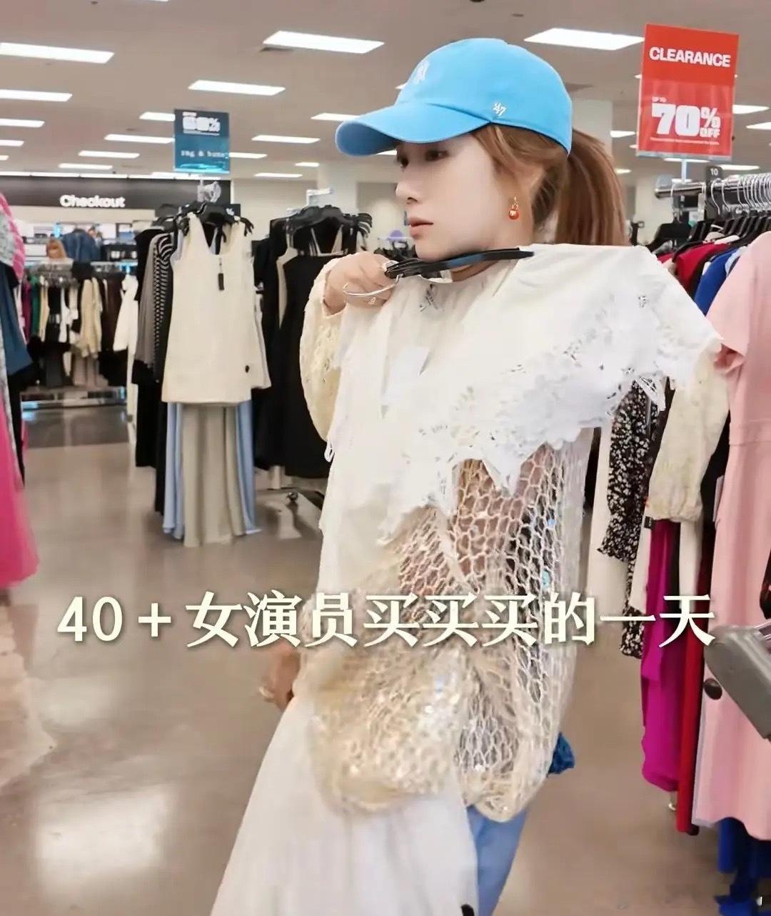 李念带3个孩子去美国，给13岁女儿买打折裙子，三代人同住大别墅！