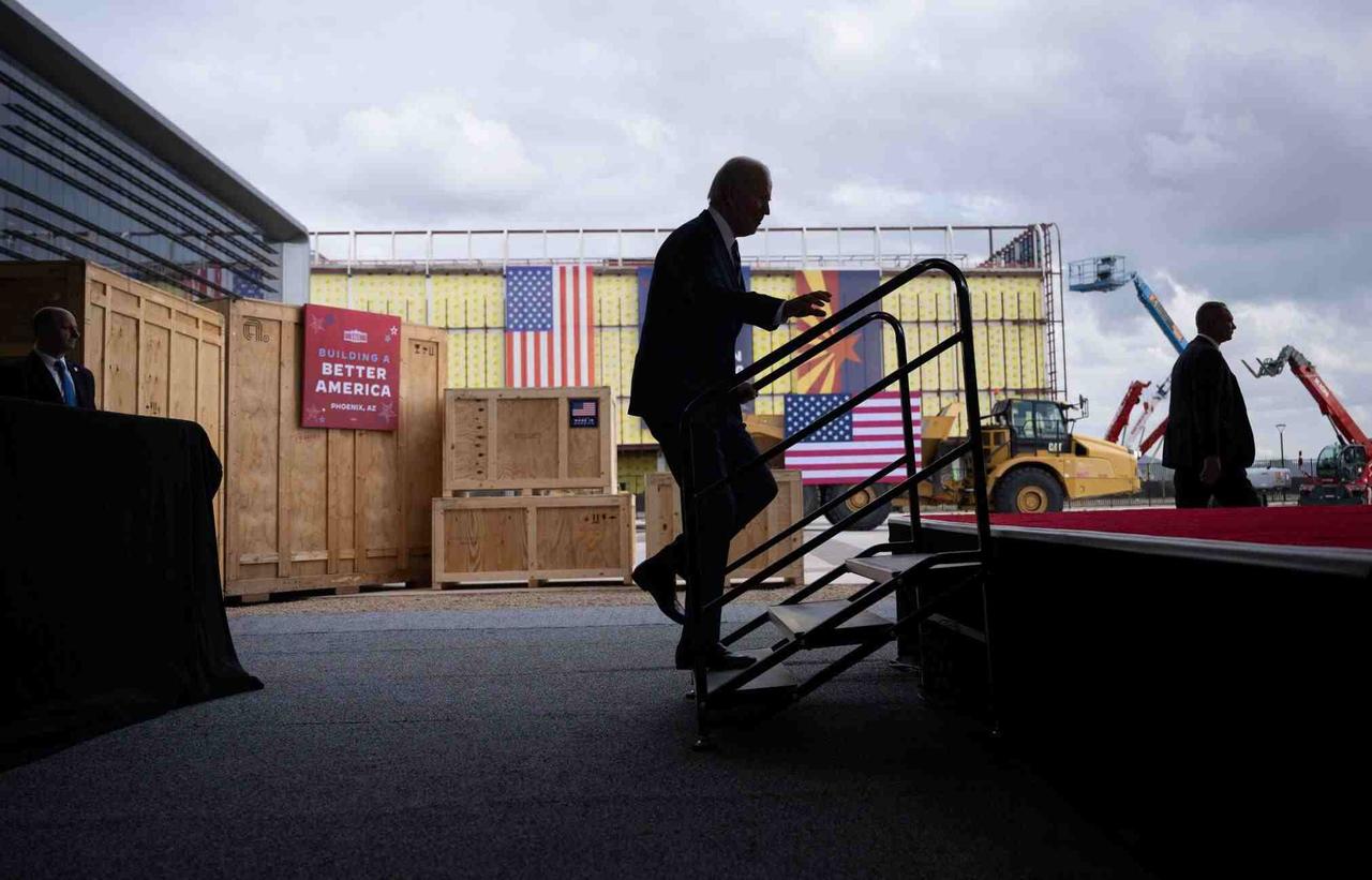 美国公布最新战略：不当世界警察，为了中国，特朗普宁可天下大乱2025年12月4