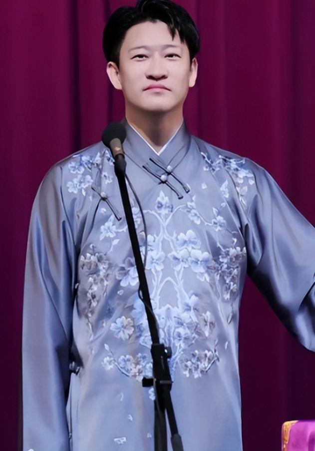 相声名家杨议是真敢说，前几天晚上一场直播，几句话把整个相声圈都点着了。有人问