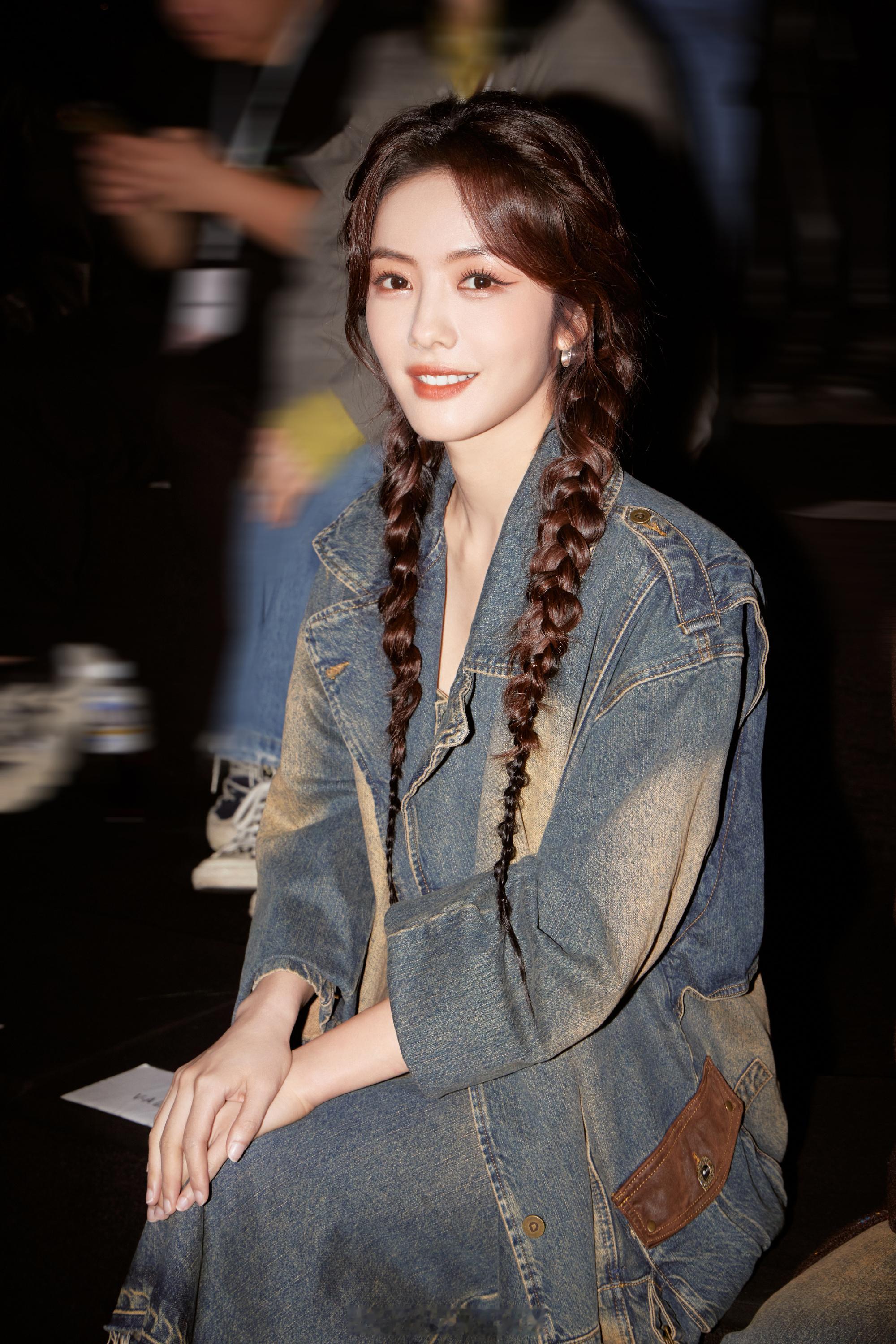 蔡文静美拉德穿搭