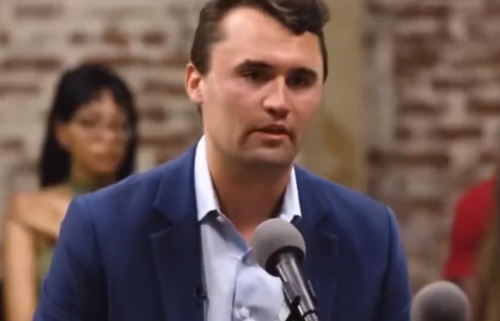 有些公知挺可笑的，居然要求中国网民严肃对待查理柯克，不要对他的死有什么不敬之处。