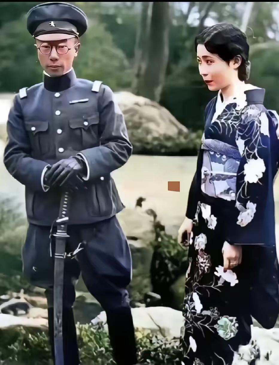 看到年轻时的溥杰与日本妻子的留影，还挺有感触的。溥杰作为溥仪的弟弟，在特殊的历史