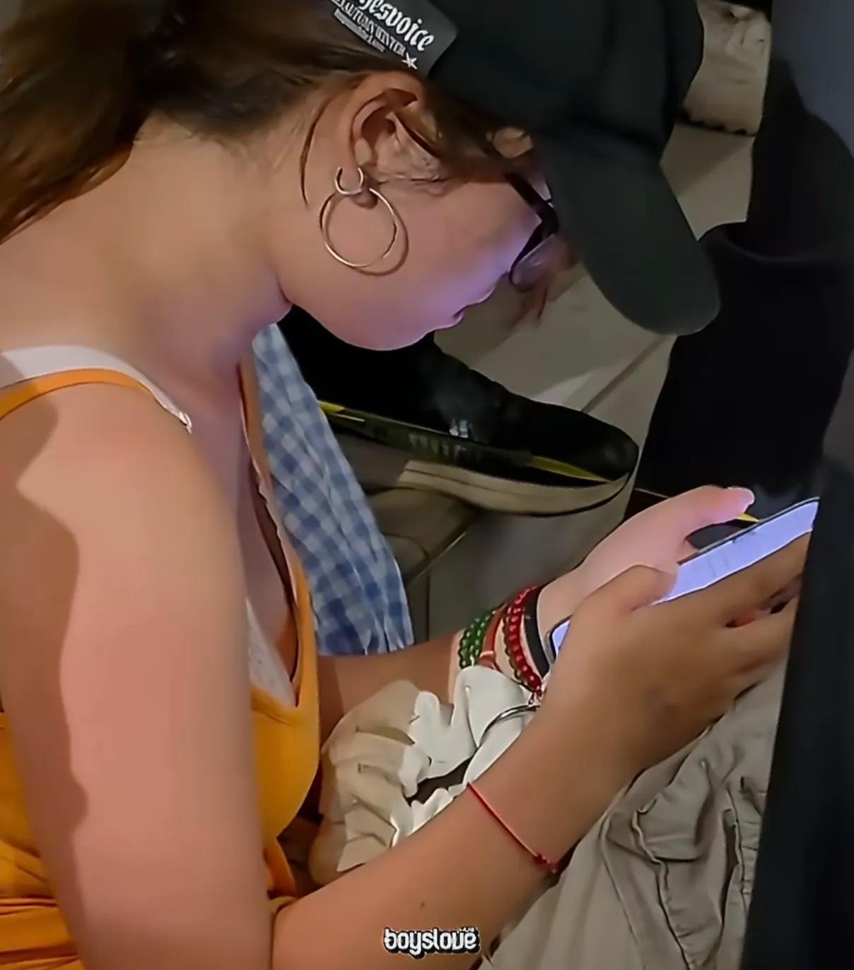中国粉丝泰国追星挨打的女孩该醒了吧，为你的爱豆疯狂打call，不惜千万里去看人家