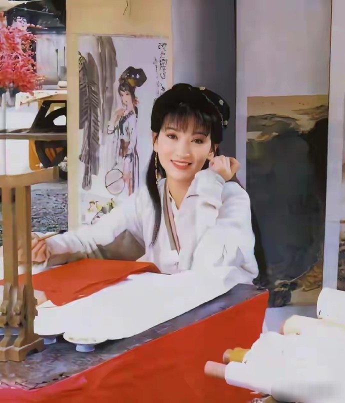 赵雅芝少女时期的照片，温柔如水，明亮如玉，真的太美了的！