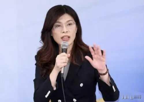 郑丽文被问"败选就辞？"她一个字没接，转头干了件更狠的事国民党主席郑丽文最
