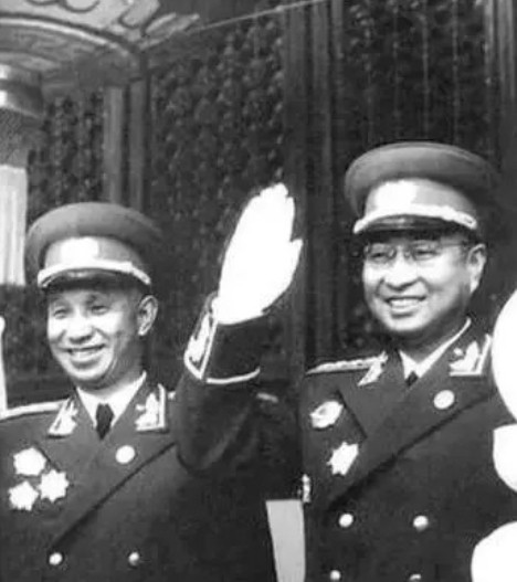 粟裕根本不会打仗！”1958年，陈赓大将进京开会，竟然看到有人大放厥词，陈赓当即