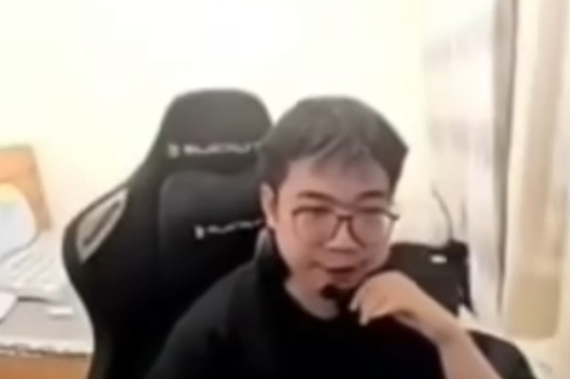 Emo回应弹幕说超哥输老头杯后就不敢开播的问题称每个人都会老，没必要踩一捧一弹幕
