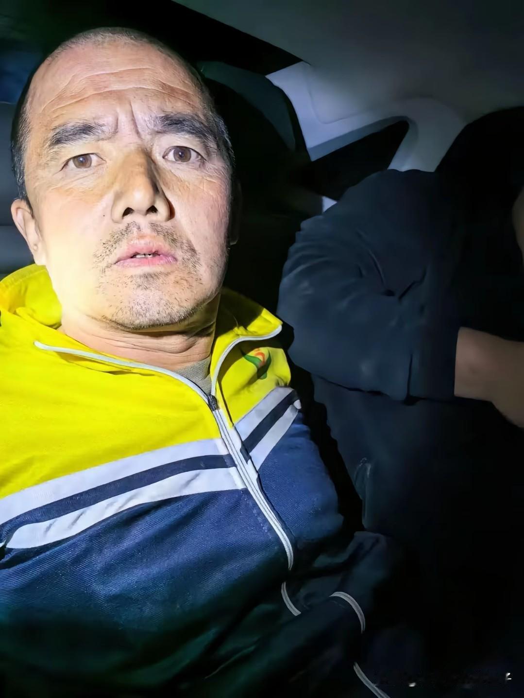 昨晚，悬赏6万的高大友被抓到了，根本没有跑多远，离他家就10多公里！距离他逃