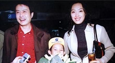 女排教父陈忠和发妻去世后，转身二婚迎娶了女徒弟李东红，当时世俗并不能接受这样一对