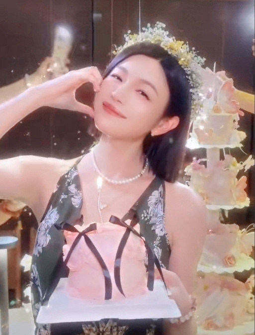 突然有点懂陈晓了，陈妍希哪哪都很好但是有一个缺点是要不得的，那就是陈妍希这个人