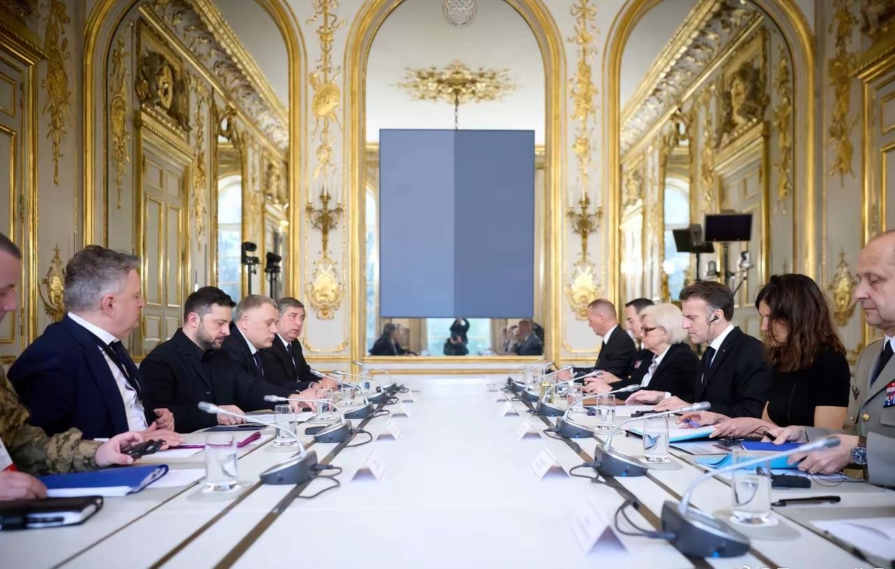 ​法国总统马克龙的承诺让乌克兰总统泽连斯基吃了一颗定心丸，他明确地告诉了泽连斯基